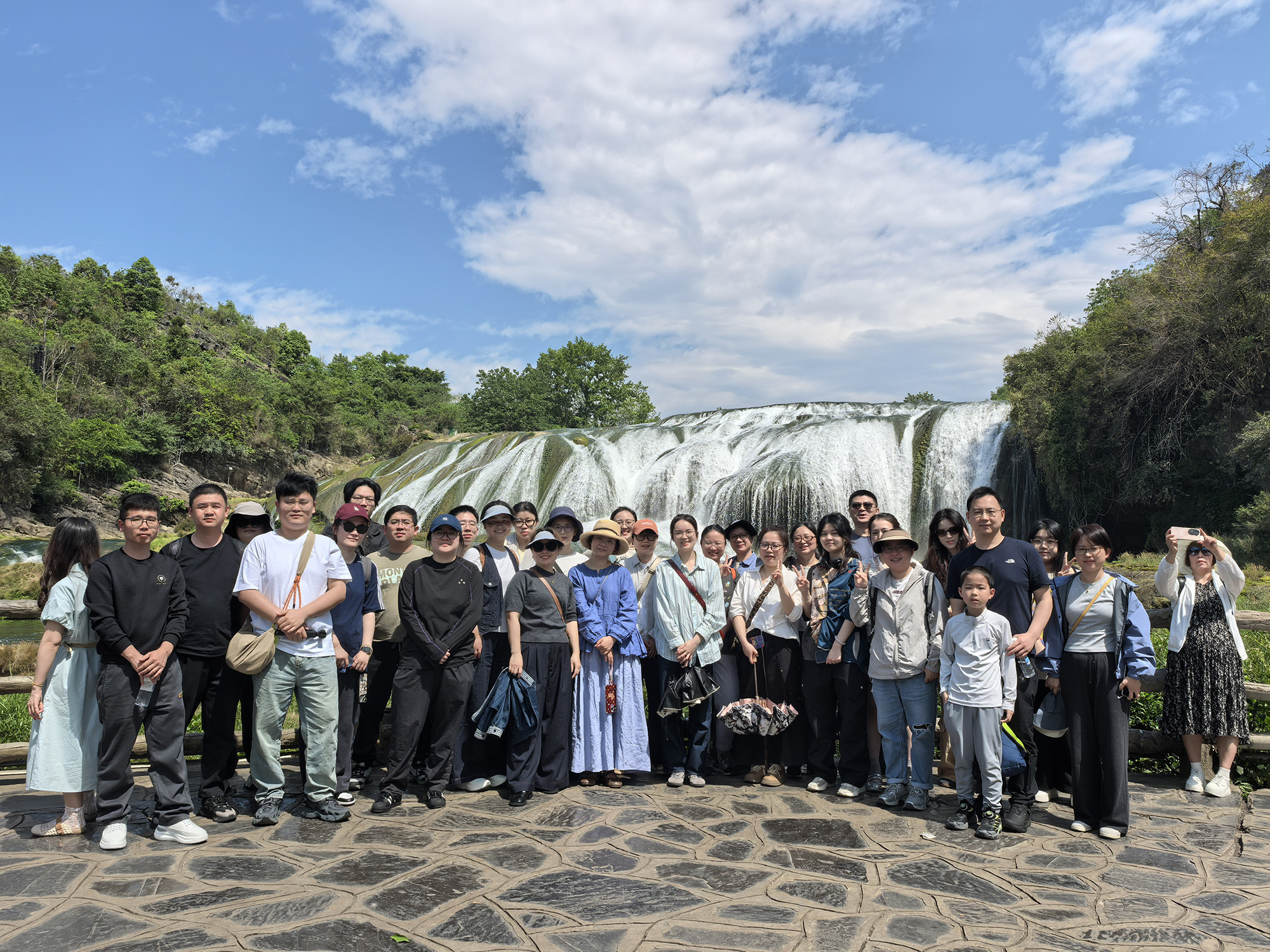 The TopWay group went on a tourism and team-building trip to Guiyang, Guizhou Province.